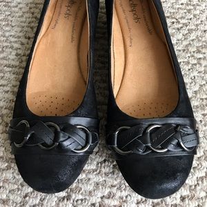 Black Comfortiva Softspot flats!